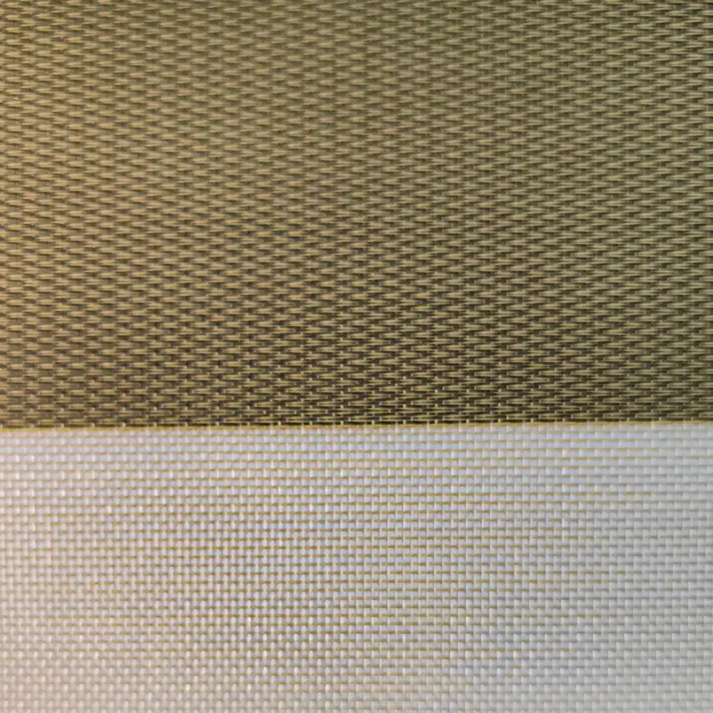 Detalhe de tecido na cor dourada aplicado em persiana Double vision Sanlui