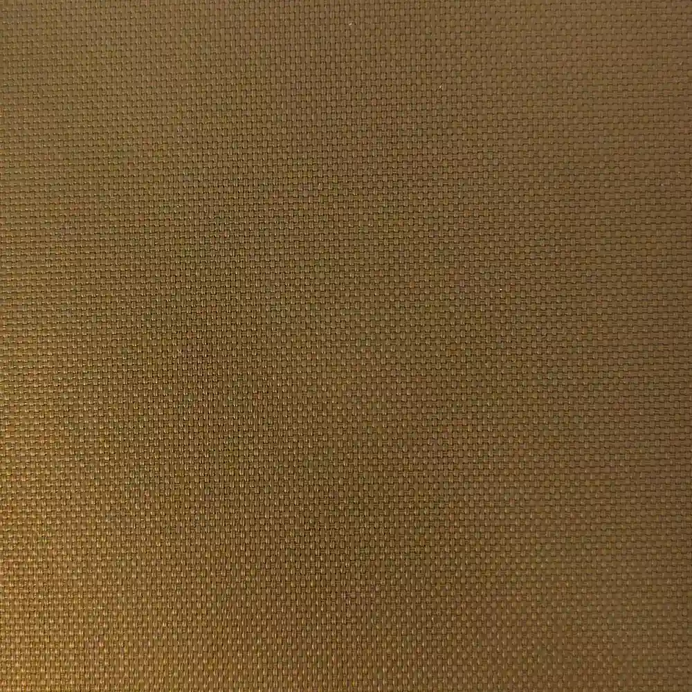 Detalhe de tecido dourado usado em persiana Rolô Sanlui